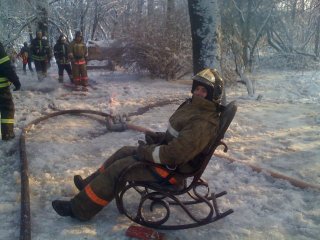 Новый Регион: Блогеры обвиняют пожарных, тушивших ''Дачу Муромцева'', в бездействии и мародерстве (ФОТО)