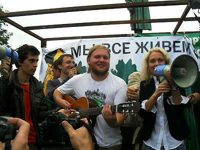 Новый Регион: На митинг-концерт ''живущих в Химкинском лесу'' не пропустили аппаратуру (ФОТО)