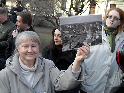 Новый Регион: Противники Генплана Москвы сожгли портрет ''человека, похожего на Лужкова'' (ФОТО)