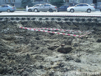 Новый Регион: На главной площади Екатеринбурге строители раскопали захоронение 18 века (ФОТО)