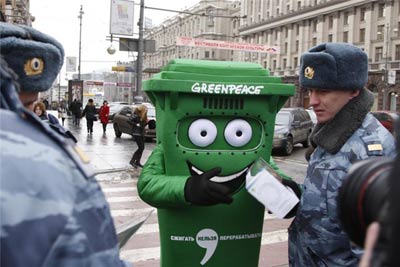 Новый Регион: Московская милиция аререстовала мусорный бачок