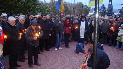 Новый Регион: В Севастополе Куницын и Тенюх митинговали по случаю годовщины голодомора-геноцида (ФОТО)