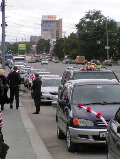 Новый Регион: Екатеринбург: свадебное безумие в день ''трех восьмерок'' (ФОТО)