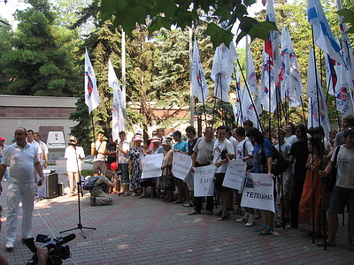 Новый Регион: В Севастополе прошел митинг с требованием запретить рекламу на ТВ, оскорбляющую русских (ФОТО)