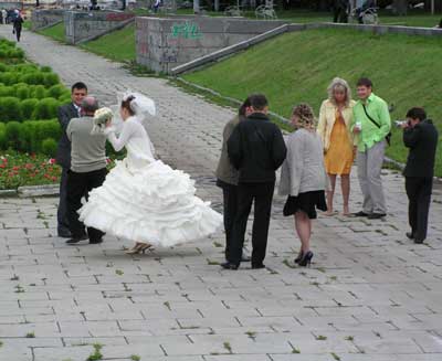 Новый Регион: Екатеринбург: свадебное безумие в день ''трех восьмерок'' (ФОТО)