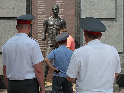 Новый Регион: Скульптура воина-афганца на тираспольском Мемориале Славы осталась без руки (ФОТО)