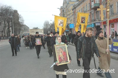 Новый Регион: В Одессе православные верующие организовали крестный ход против ''Юморины'' (ФОТО)