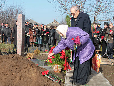 Новый Регион: В Приднестровье торжественно захоронили останки двух советских солдат, погибших в 1944 году (ФОТО)