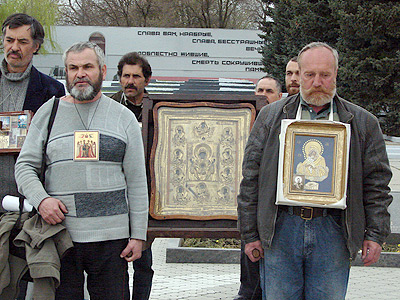 Новый Регион: В Приднестровье встретили Крестный ход, посвященный 65-летию Великой Победы (ФОТО)