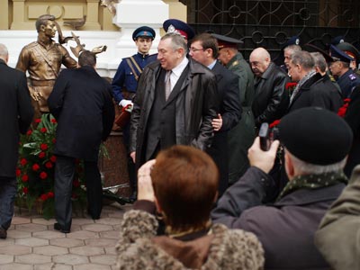 Новый Регион: Министр МВД открыл в Одессе памятник милиционерам 40-50-х годов (ФОТО)