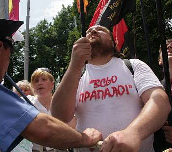 Новый Регион: В центре Львова обнаженные люди устроили забег в знак протеста против экономического кризиса (ФОТО)