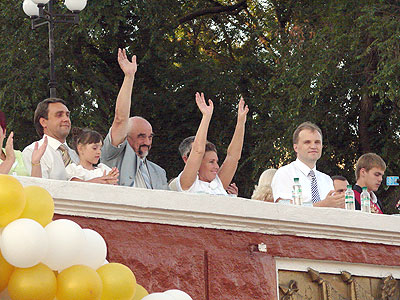 Новый Регион: В Тирасполе проходят выпускные балы (ФОТО)