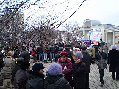 Новый Регион: В Симферополе проводили Зиму и покатали в свиной упряжке Ющенко (ФОТО)