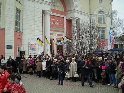 Новый Регион: В Симферополе проводили Зиму и покатали в свиной упряжке Ющенко (ФОТО)