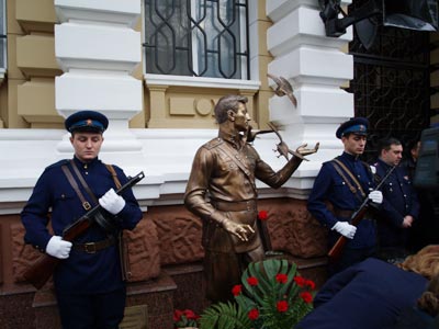 Новый Регион: Министр МВД открыл в Одессе памятник милиционерам 40-50-х годов (ФОТО)