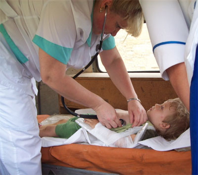 Ребенка обследуют в первой городской больнице